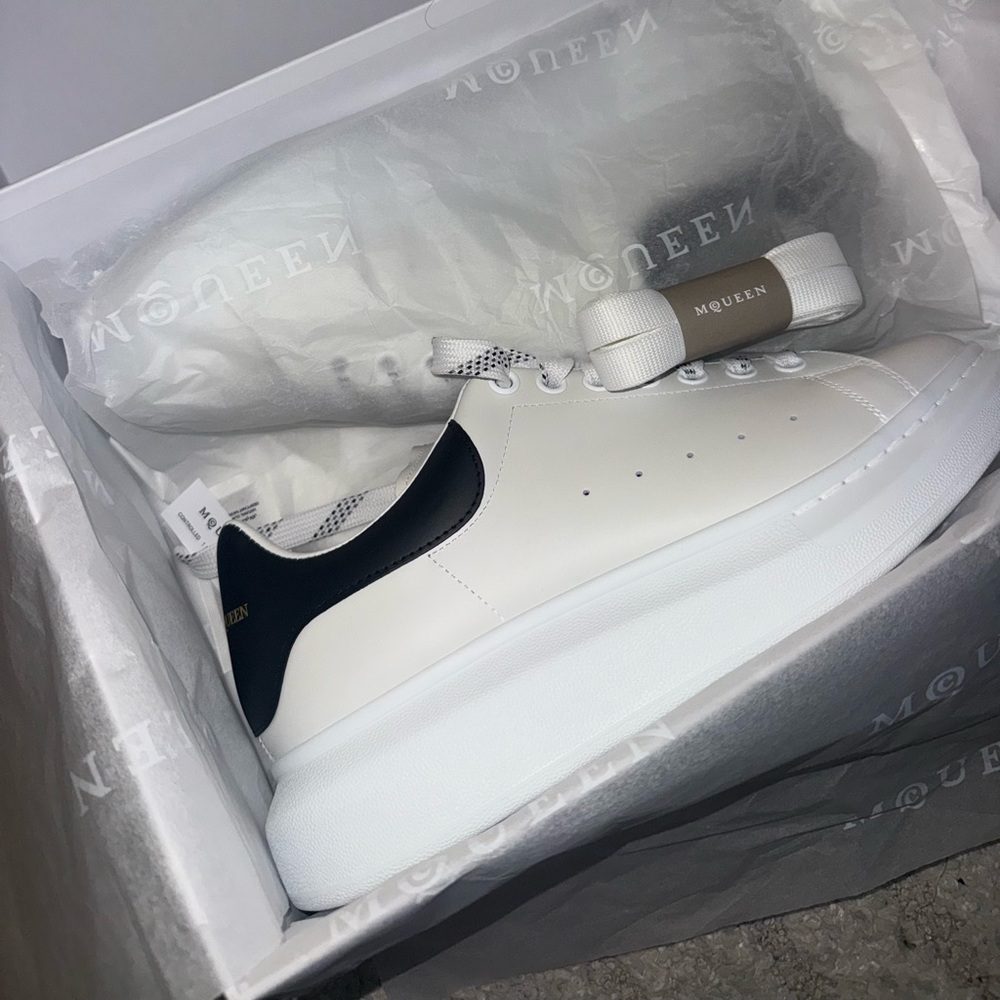 Alexander McQueen Oversized Men’s Sneakers, BRAND NEW. Never worn! Retail $590 - Picture 2 of 11